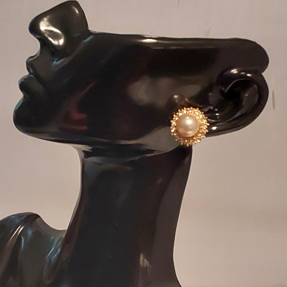 Elegant‎ Pearl Stud Earrings